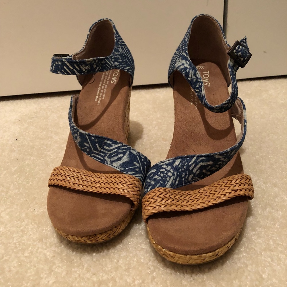 Brand new TOMS platform wedge sandals size 8